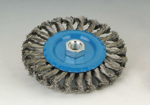 Knotted twist wheel brushes